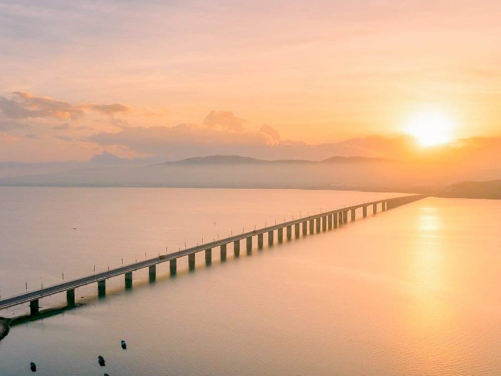 Bình minh ở Cầu Thị Nại
